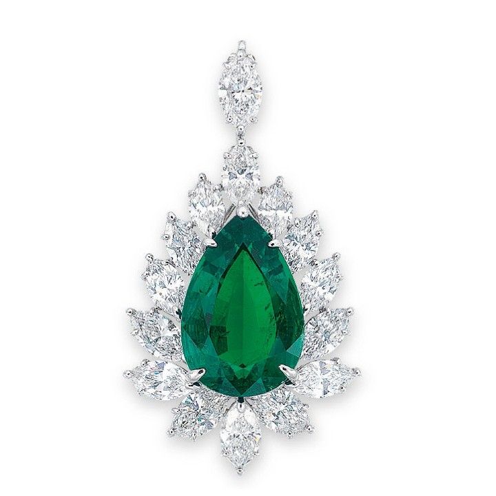 Emerald Centerpiece Pendant