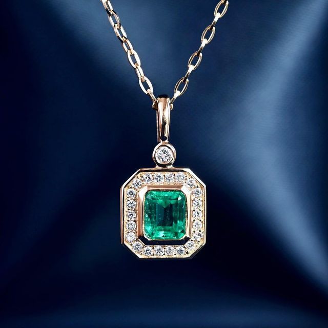 Emerald Diamond Exquisite Pendant